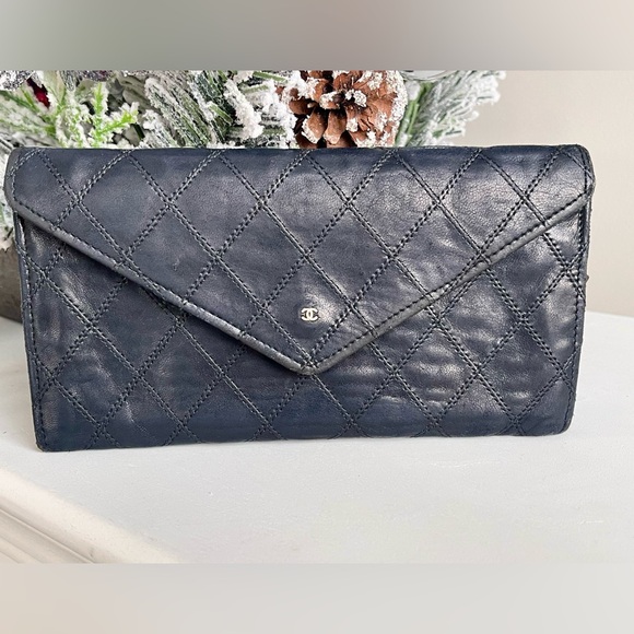 Authentic CHANEL Leather long Continental wallet - Picture 6 of 16